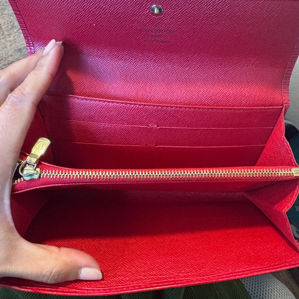 Louis Vuitton Epi Leather Long Wallet in Red - WITH COA AND CHAIN - Picture 6 of 7